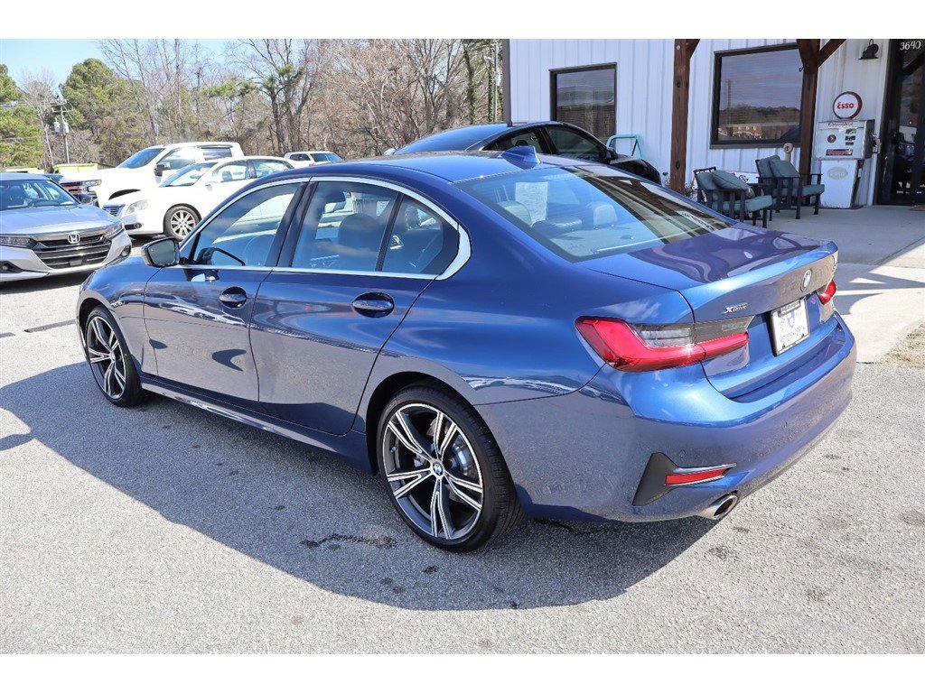Used 2021 BMW 330i xDrive Sedan AWD/4WD image 3