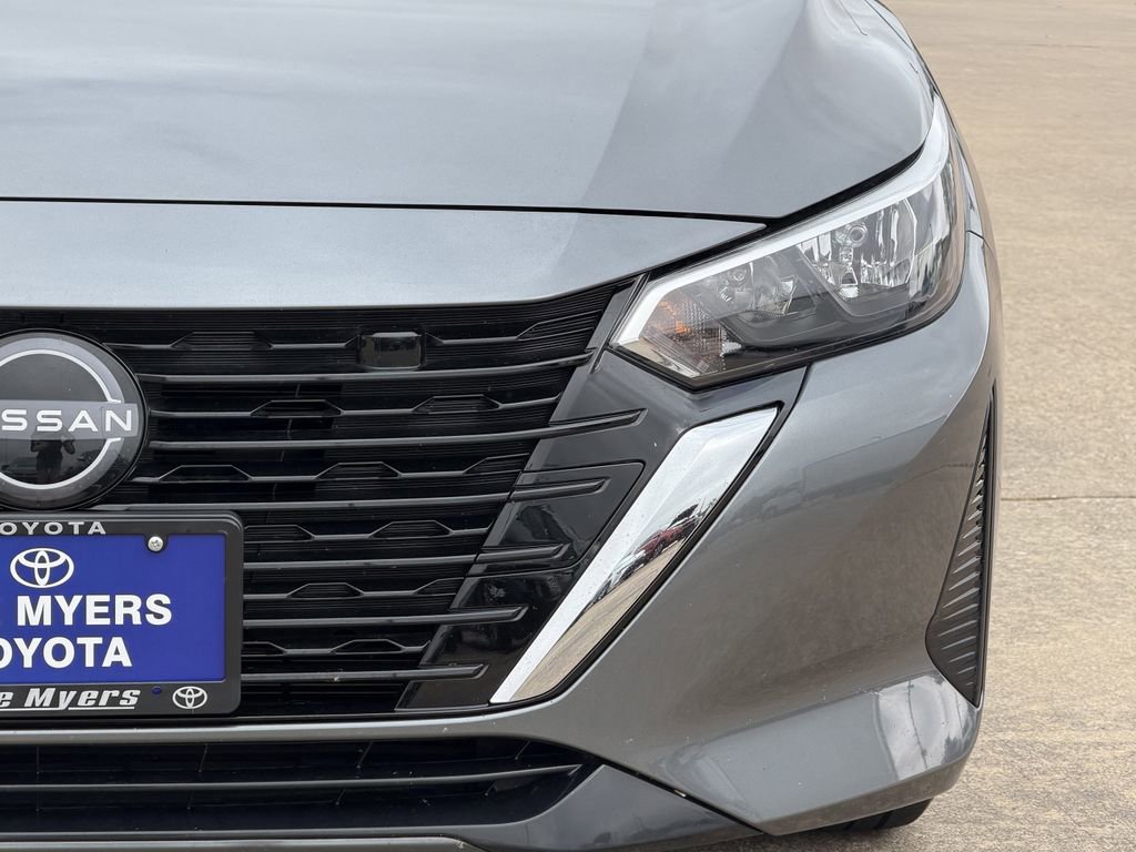 Used 2025 Nissan Sentra SV FWD image 4