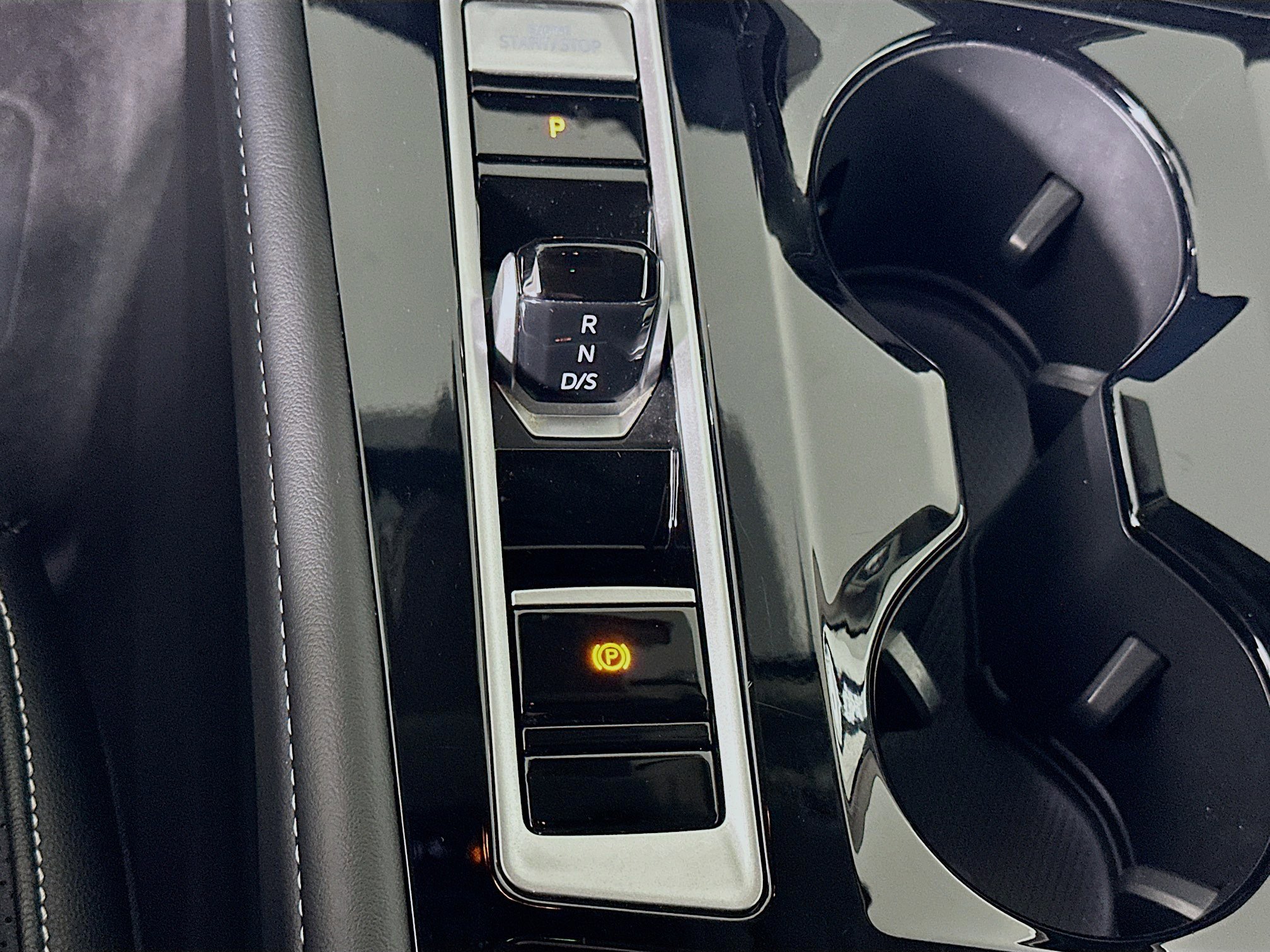 Used 2025 Volkswagen Atlas SE image 24