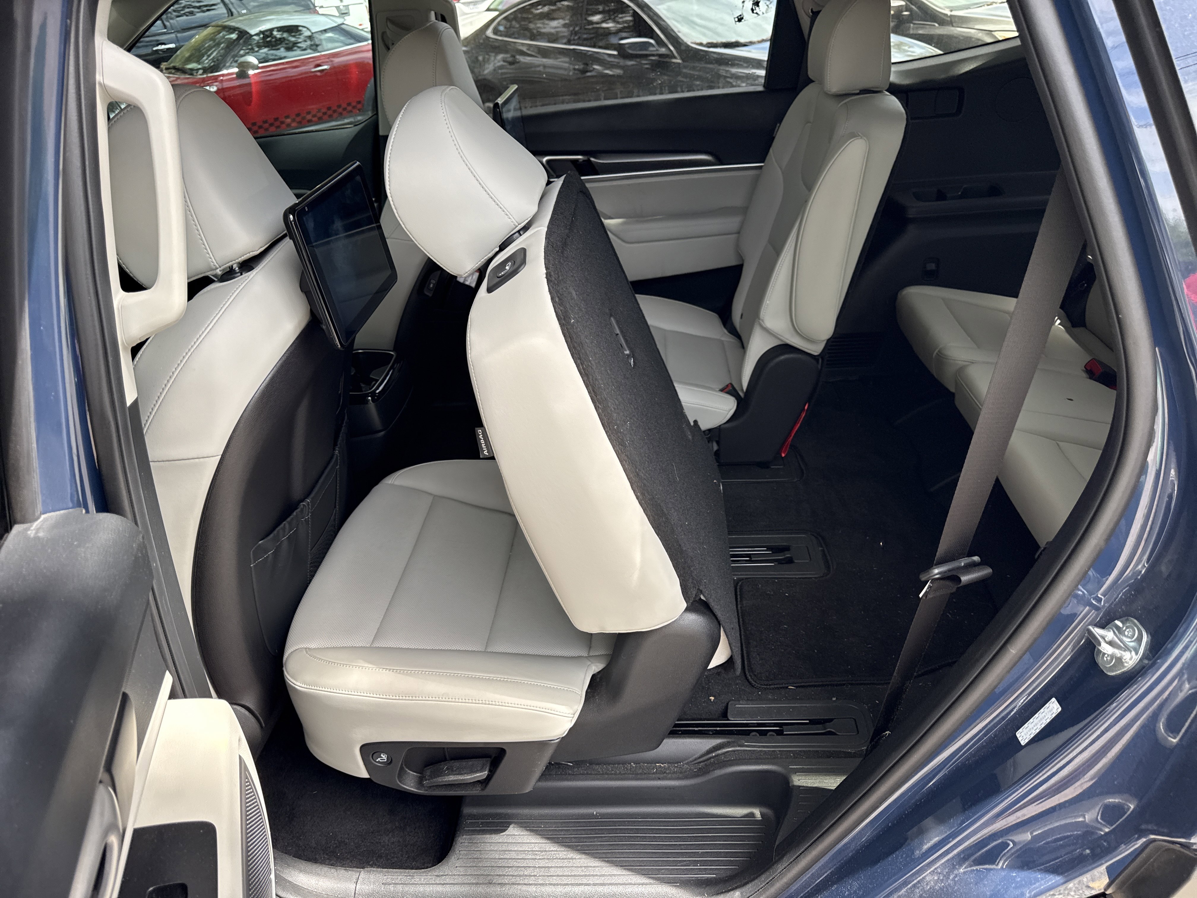 Used 2025 Kia Telluride S image 11