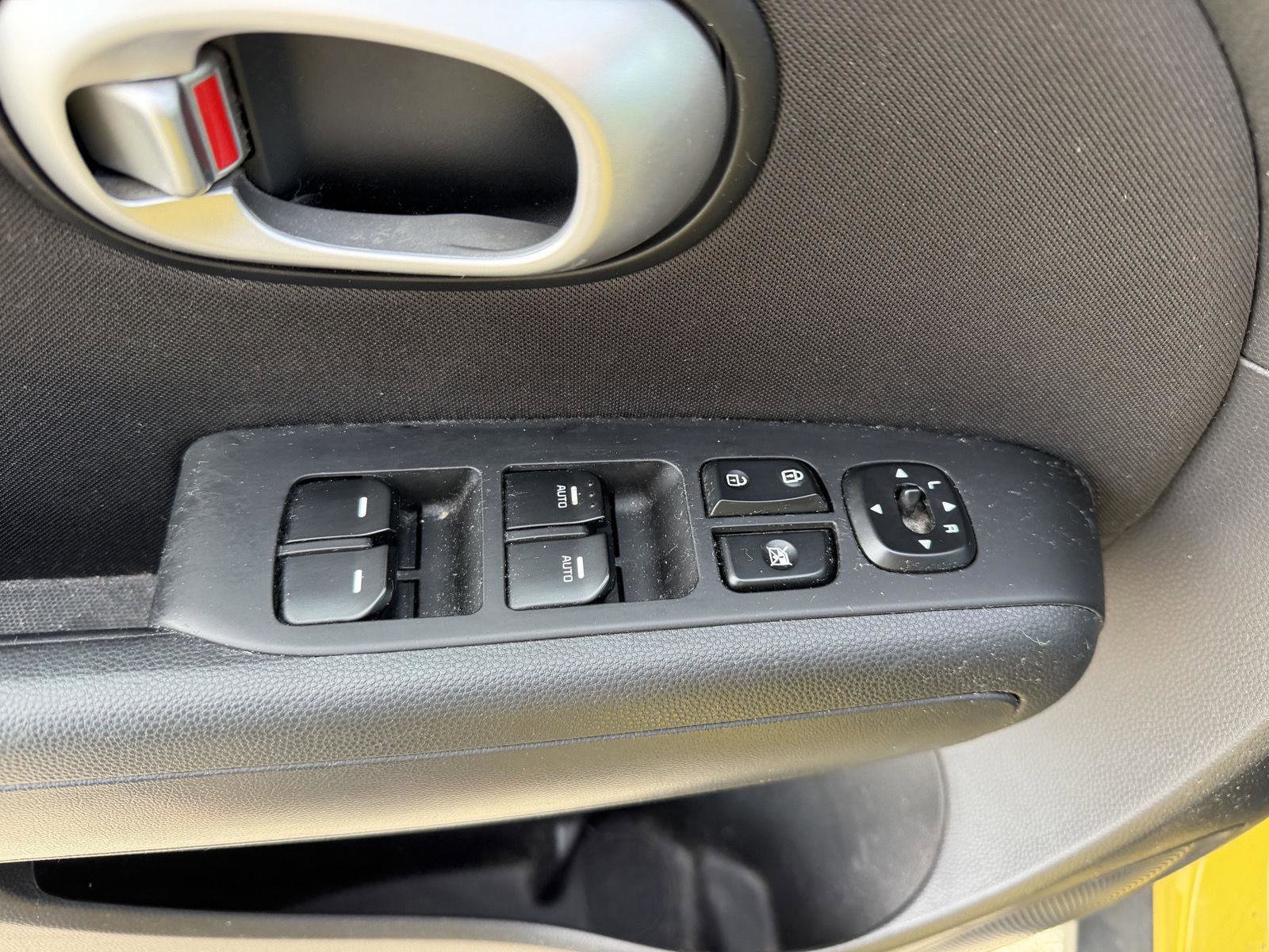 Used 2016 Kia Soul + FWD image 21