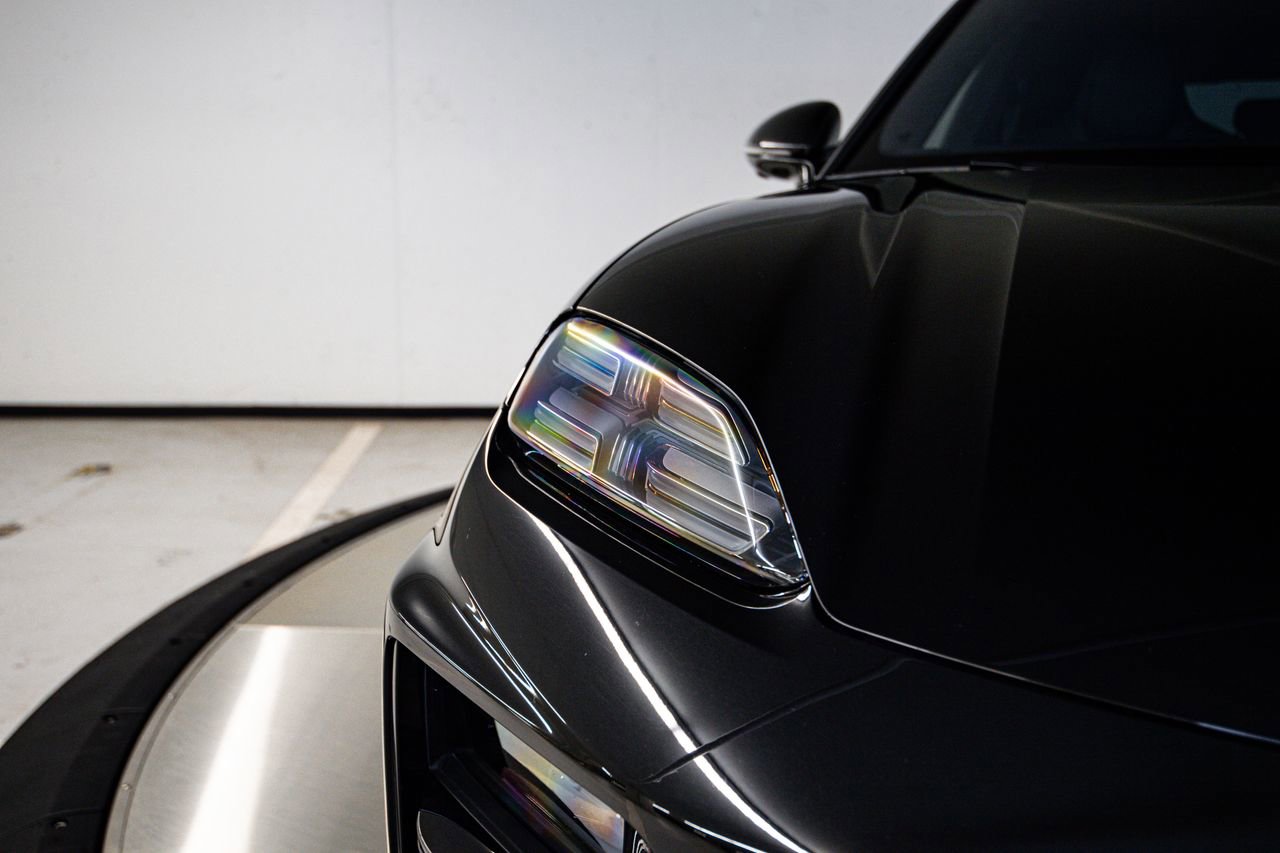 Certified 2025 Porsche Macan Turbo Electric AWD/4WD image 13