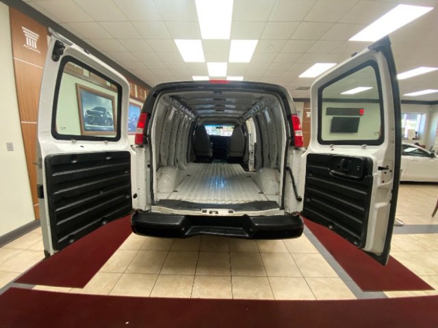 Used 2022 Chevrolet Express 3500 Extended w/ Driver Convenience Package RWD image 12