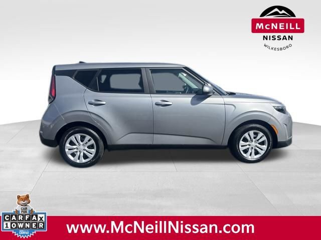 Used 2023 Kia Soul LX image 8
