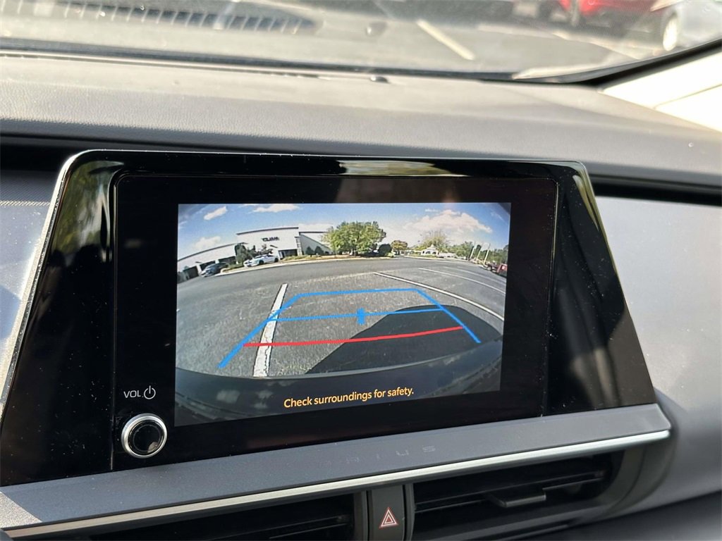 Used 2024 Toyota Prius LE image 4