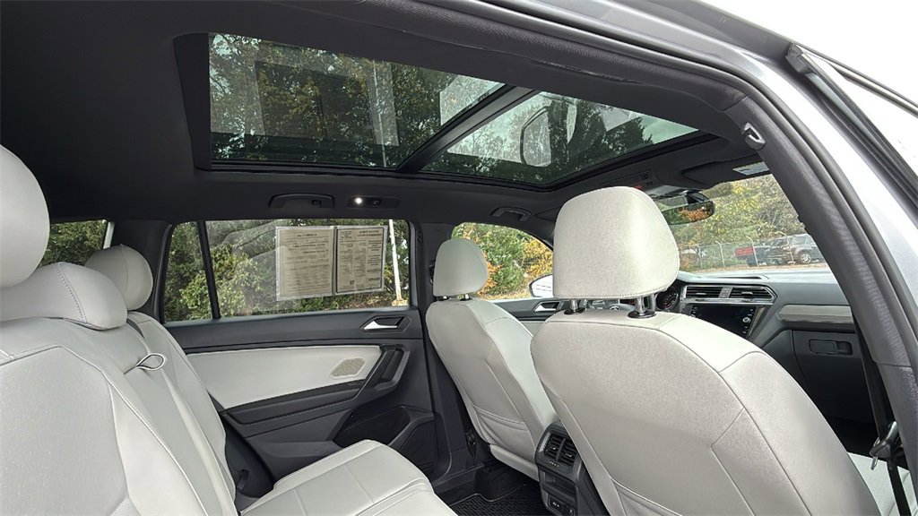 Used 2021 Volkswagen Tiguan SE R-Line image 9