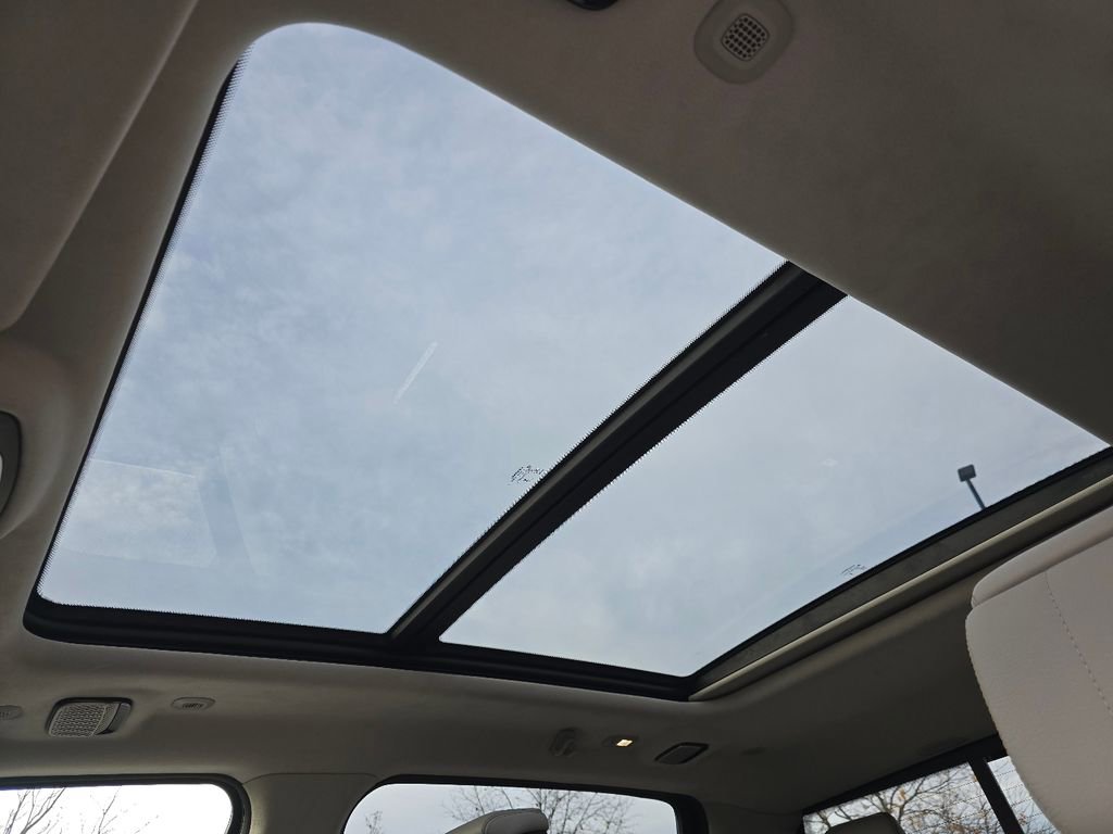 Used 2025 RAM 1500 Tungsten w/ Off Road Group image 3