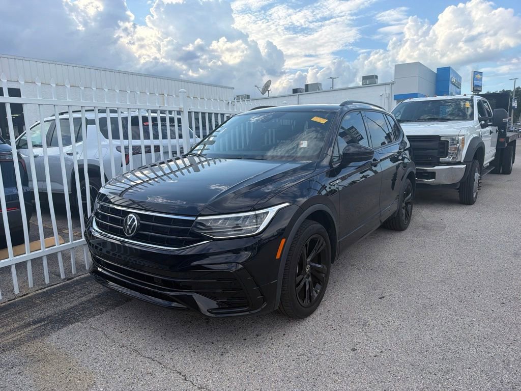 Used 2024 Volkswagen Tiguan SE R-Line