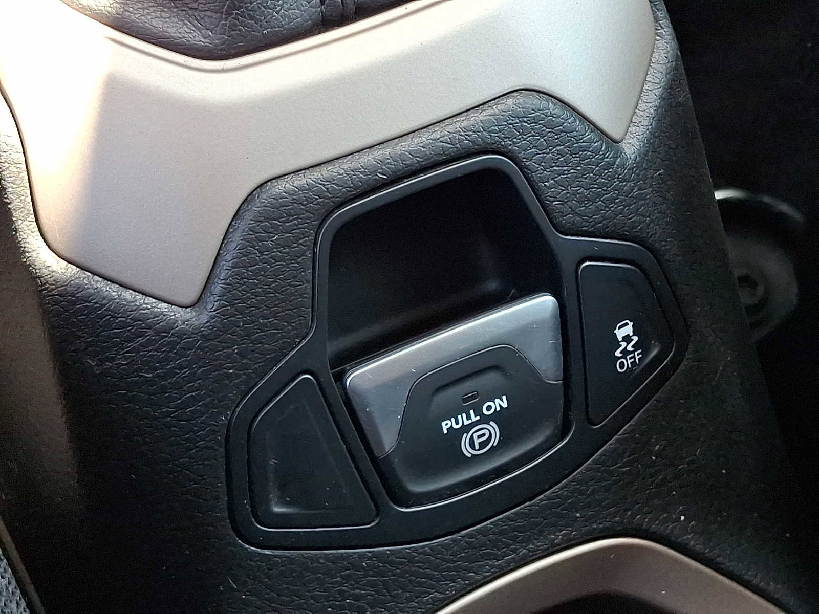 Used 2017 Jeep Renegade Latitude image 25