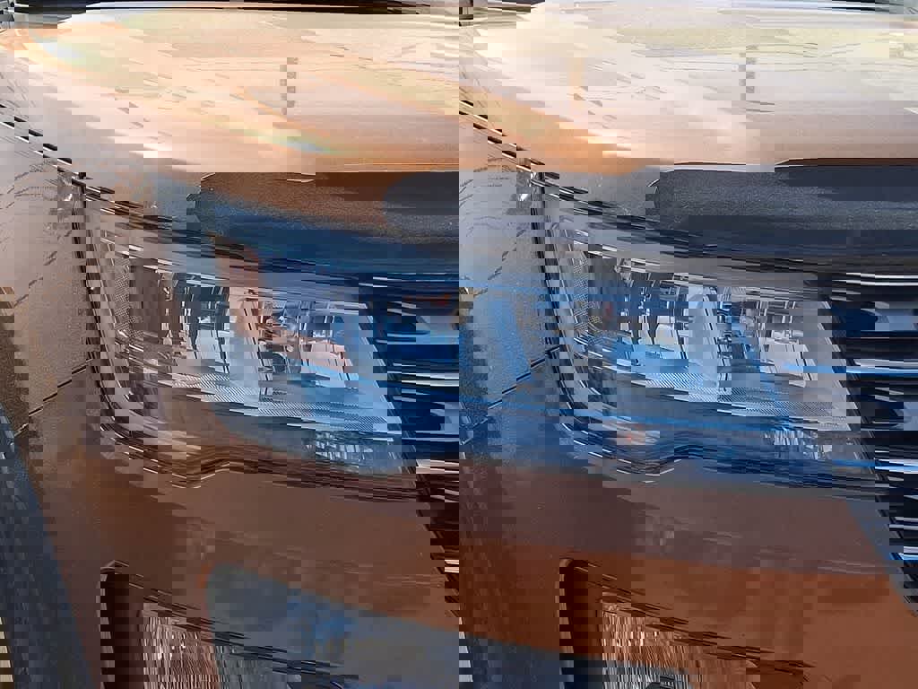 Used 2017 Ford Explorer XLT w/ Equipment Group 202A image 4