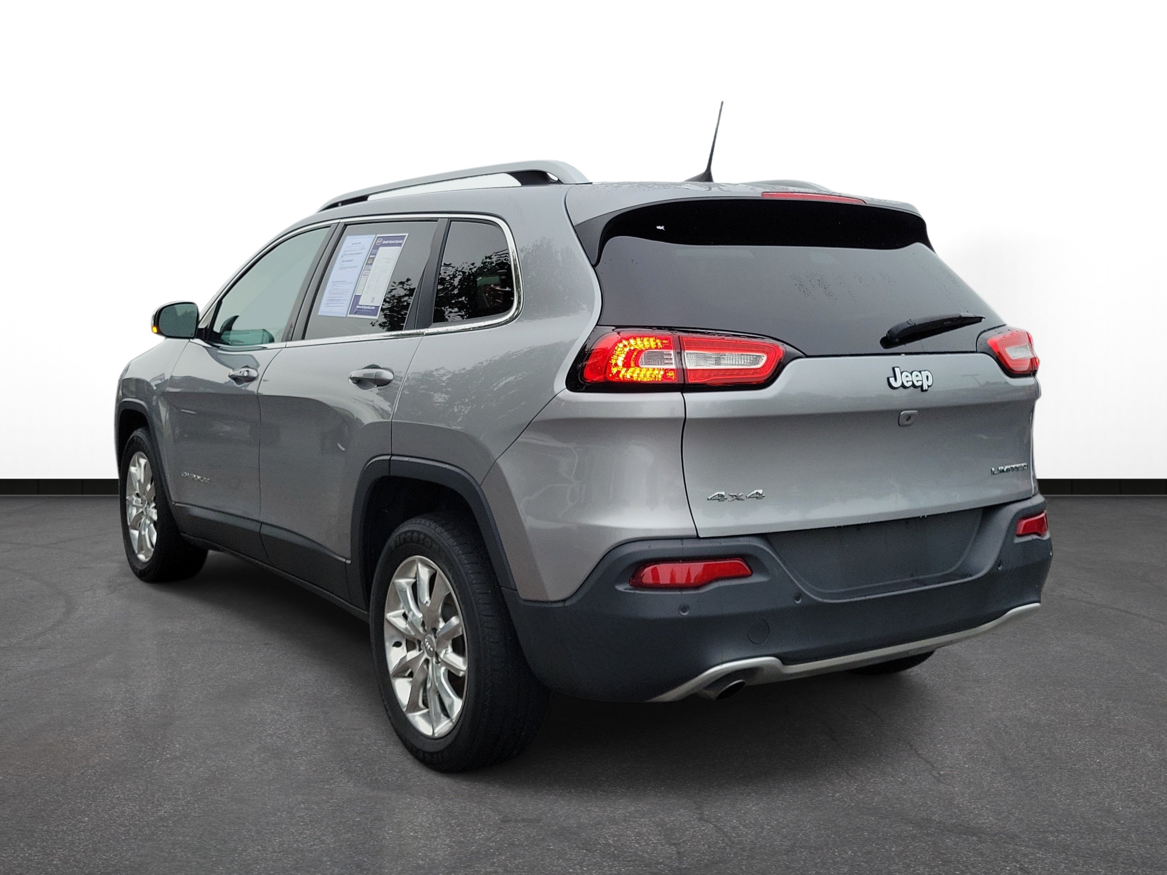 Used 2017 Jeep Cherokee Limited AWD/4WD image 3