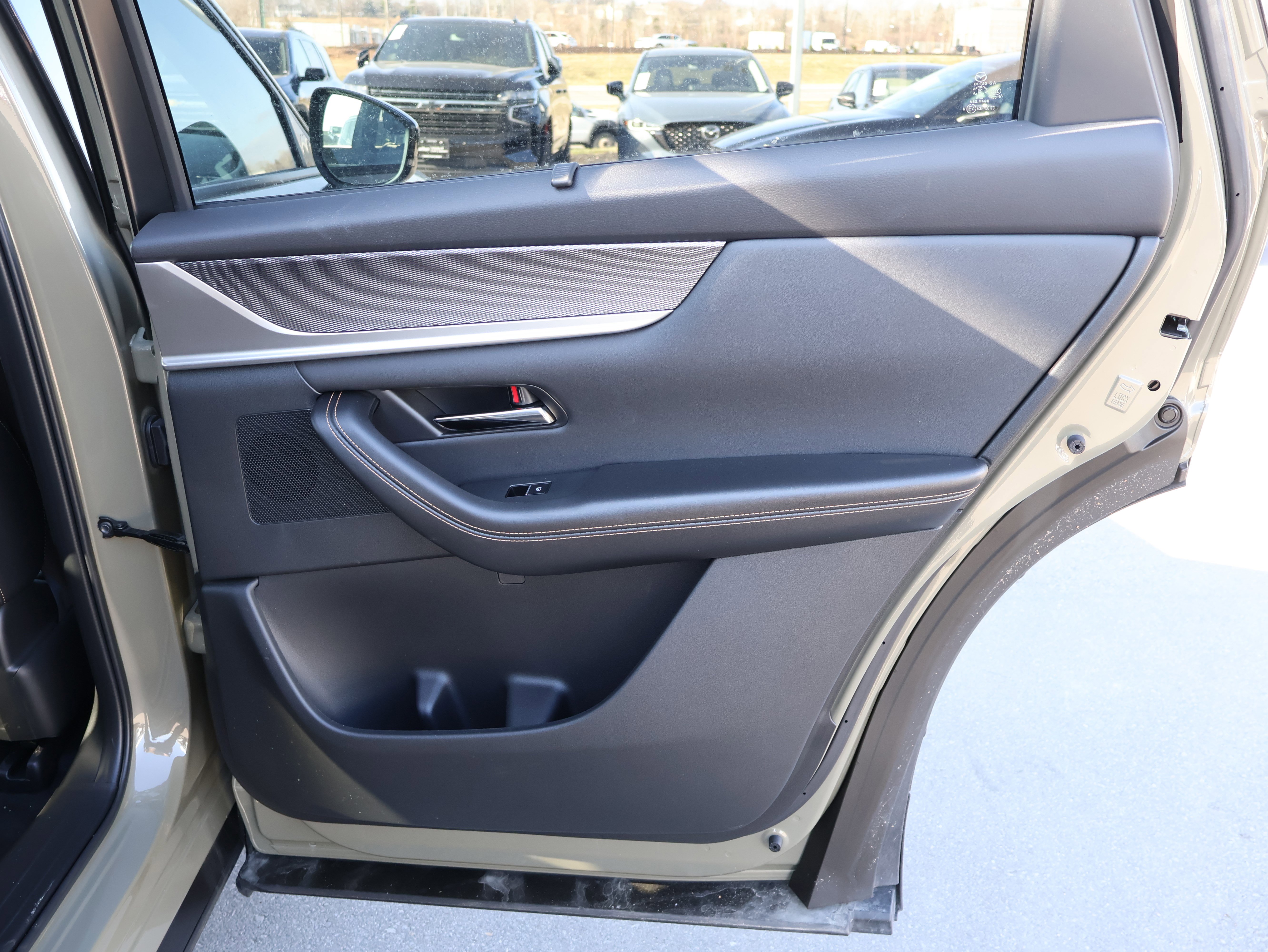 Certified 2025 MAZDA CX-70 Plug-In Hybrid w/ Premium Pkg image 12