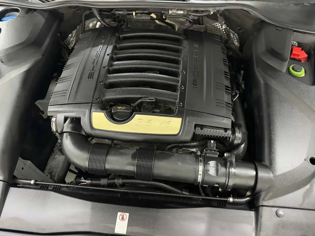 Used 2018 Porsche Cayenne Platinum Edition image 60