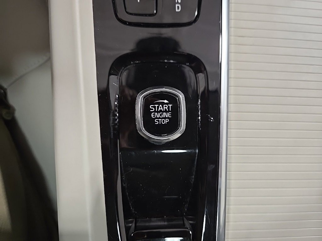 Used 2025 Volvo XC60 T8 Core w/ Climate Package image 13