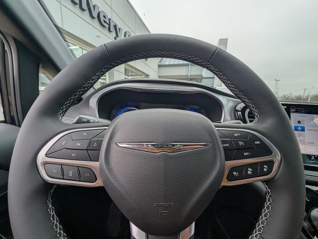 New 2026 Chrysler Pacifica Limited w/ Trailer Tow Group image 21