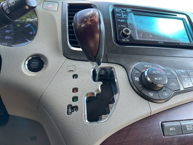 Used 2013 Toyota Sienna XLE FWD image 34