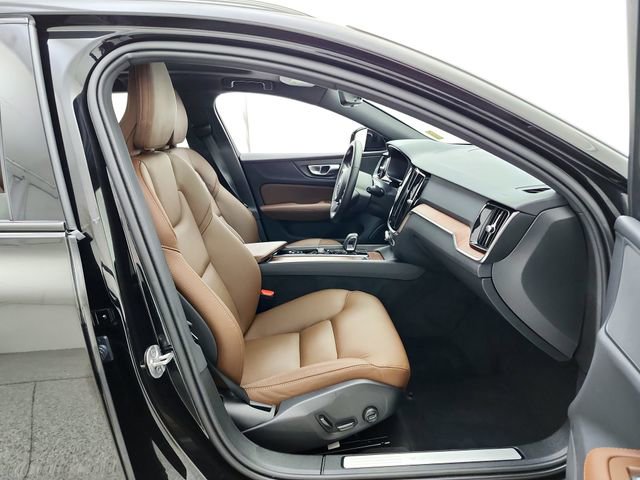 Used 2025 Volvo V60 B5 Cross Country Plus AWD/4WD image 18