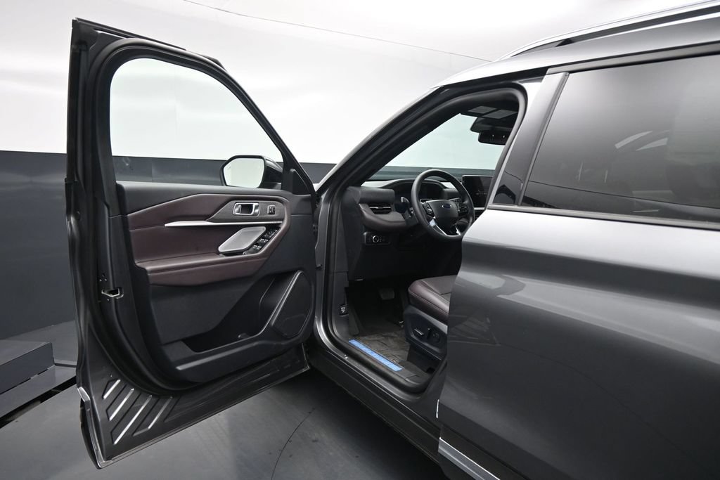 New 2026 Ford Explorer Platinum RWD image 8