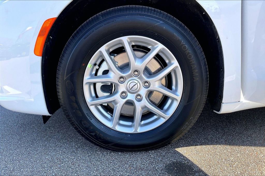 New 2026 Chrysler Pacifica Select FWD image 12