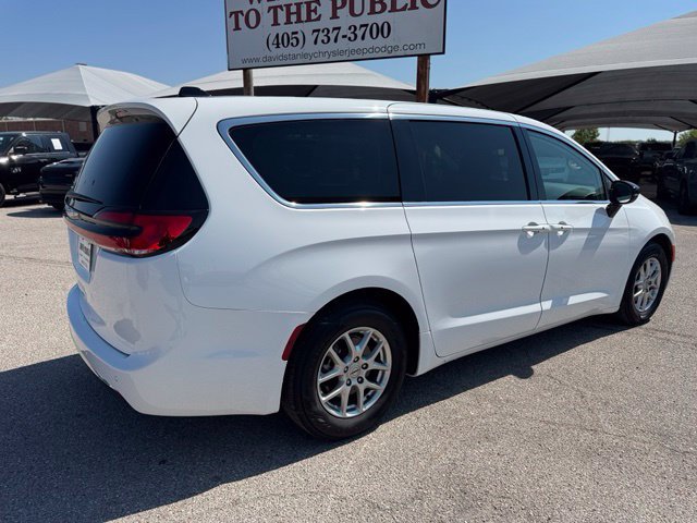 Used 2024 Chrysler Pacifica Touring-L FWD image 6