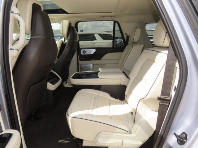 Used 2024 Lincoln Navigator L Black Label AWD/4WD image 19