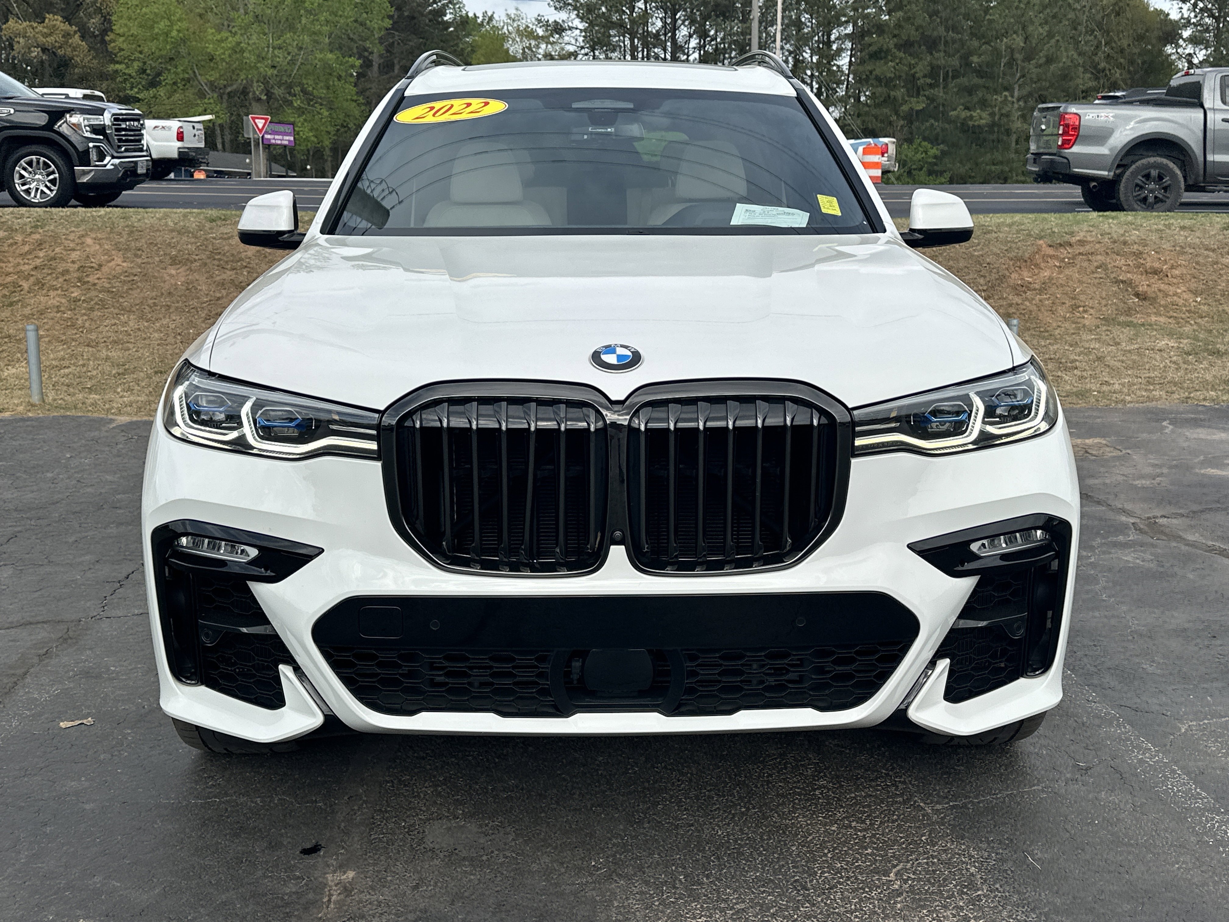Used 2022 BMW X7 M50i w/ Dynamic Handling Package image 3