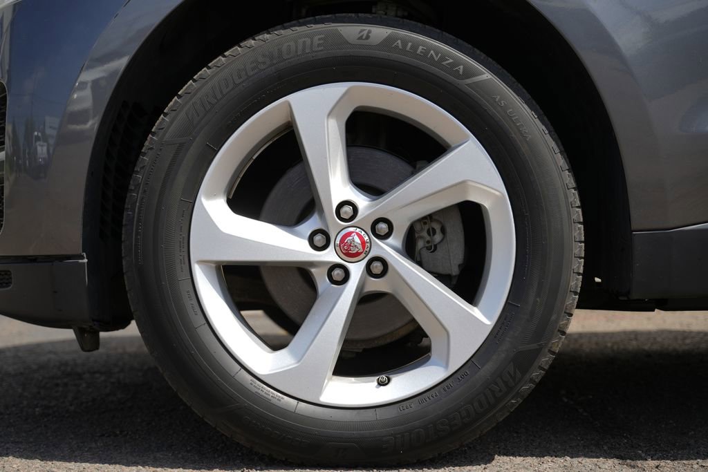 Used 2019 Jaguar F-PACE Premium image 13