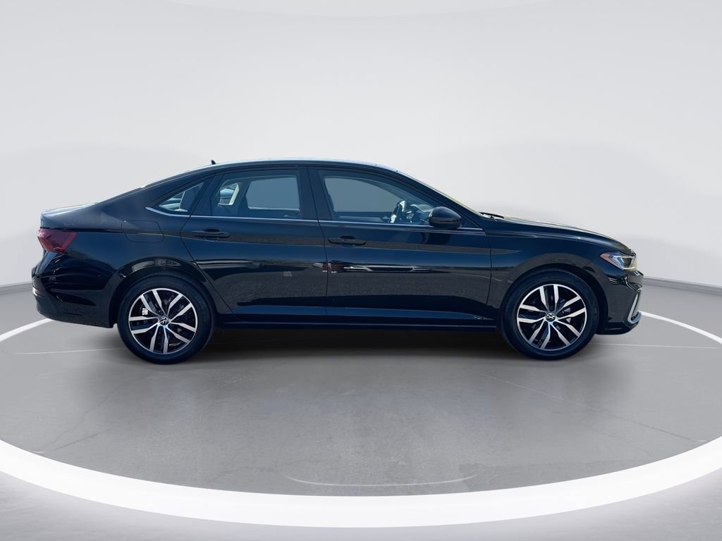 Used 2025 Volkswagen Jetta SE image 9