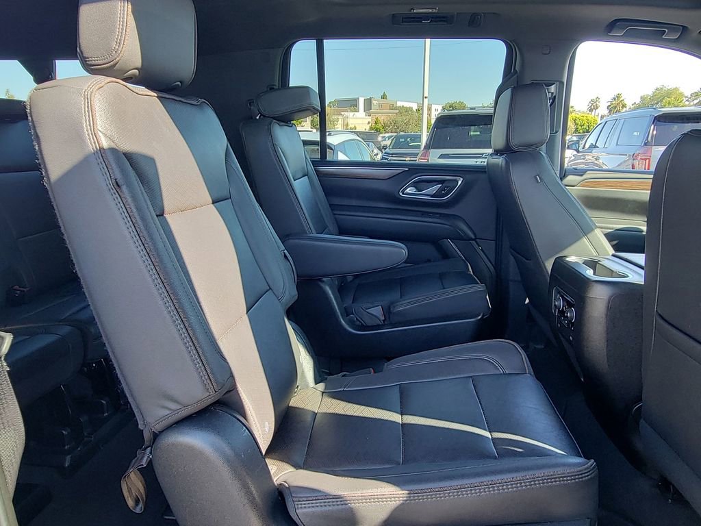 Used 2023 Chevrolet Suburban High Country image 28