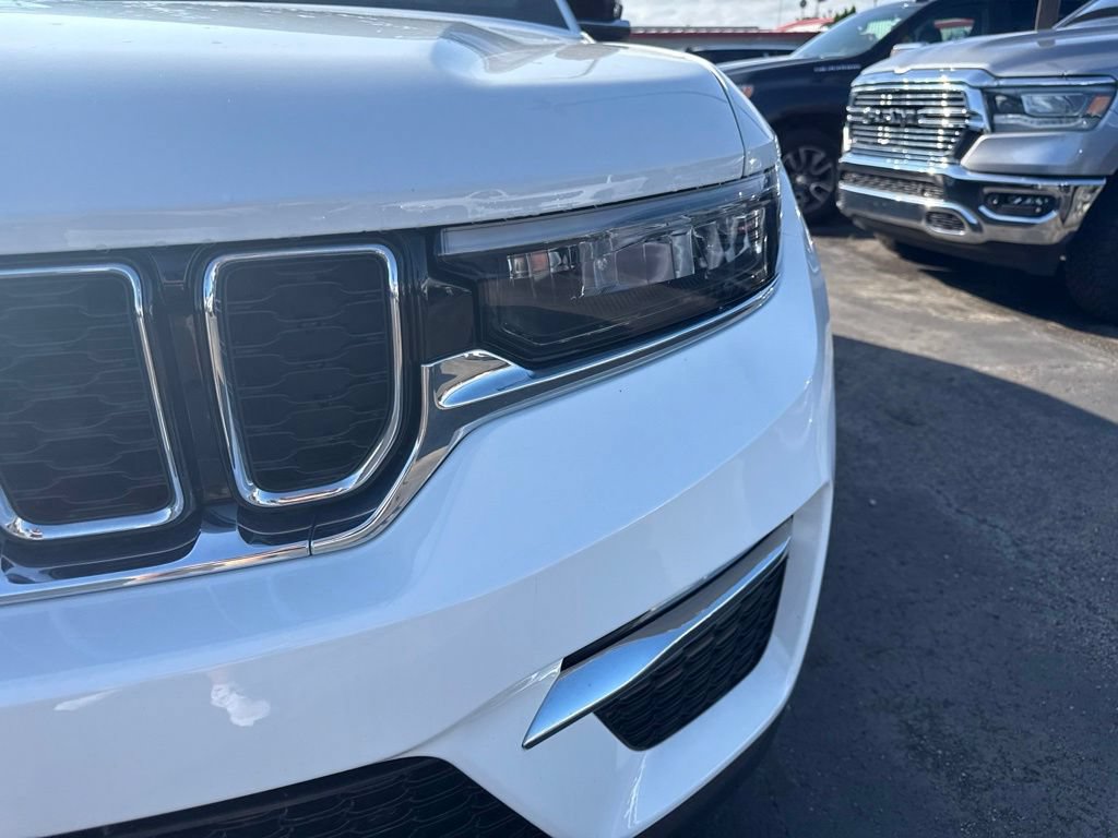 Certified 2023 Jeep Grand Cherokee Limited AWD/4WD image 7