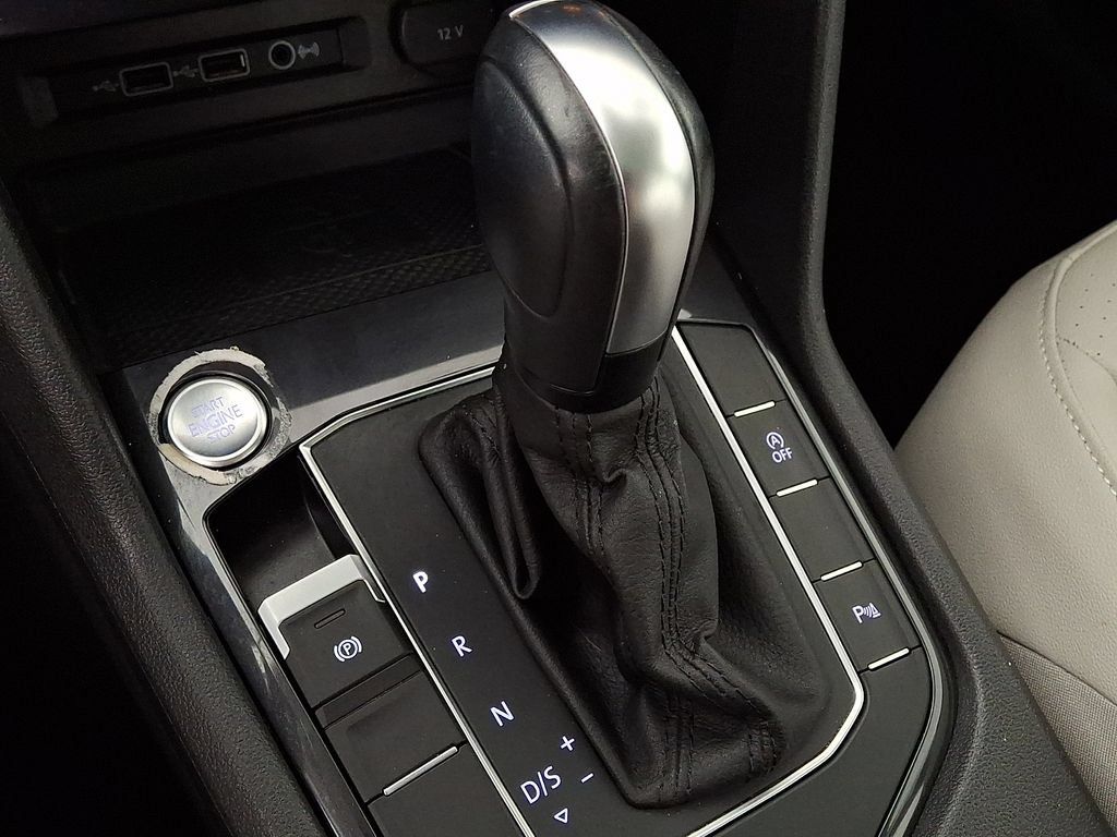 Used 2020 Volkswagen Tiguan SEL AWD/4WD image 17