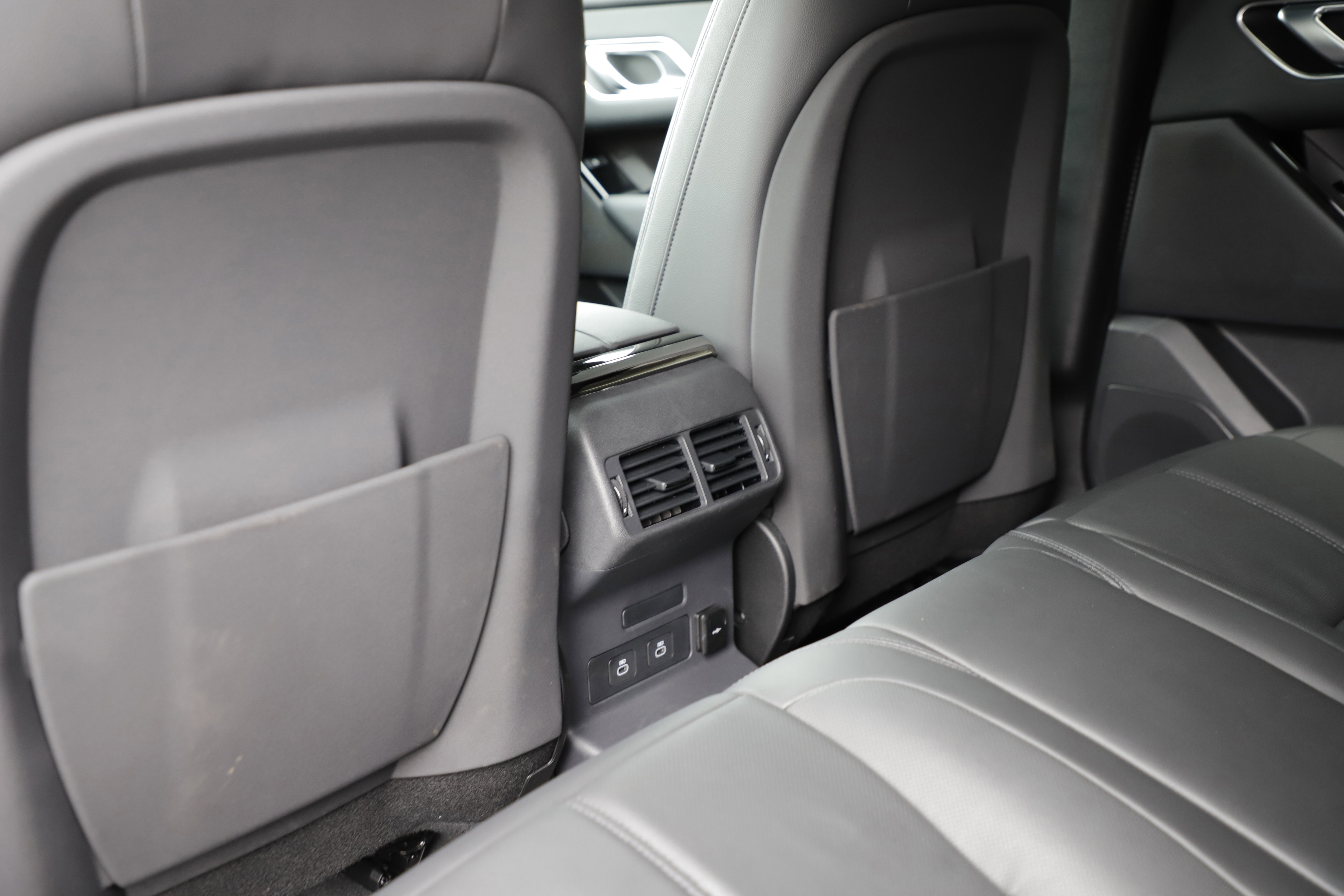 Certified 2026 Land Rover Range Rover Velar Dynamic SE image 15