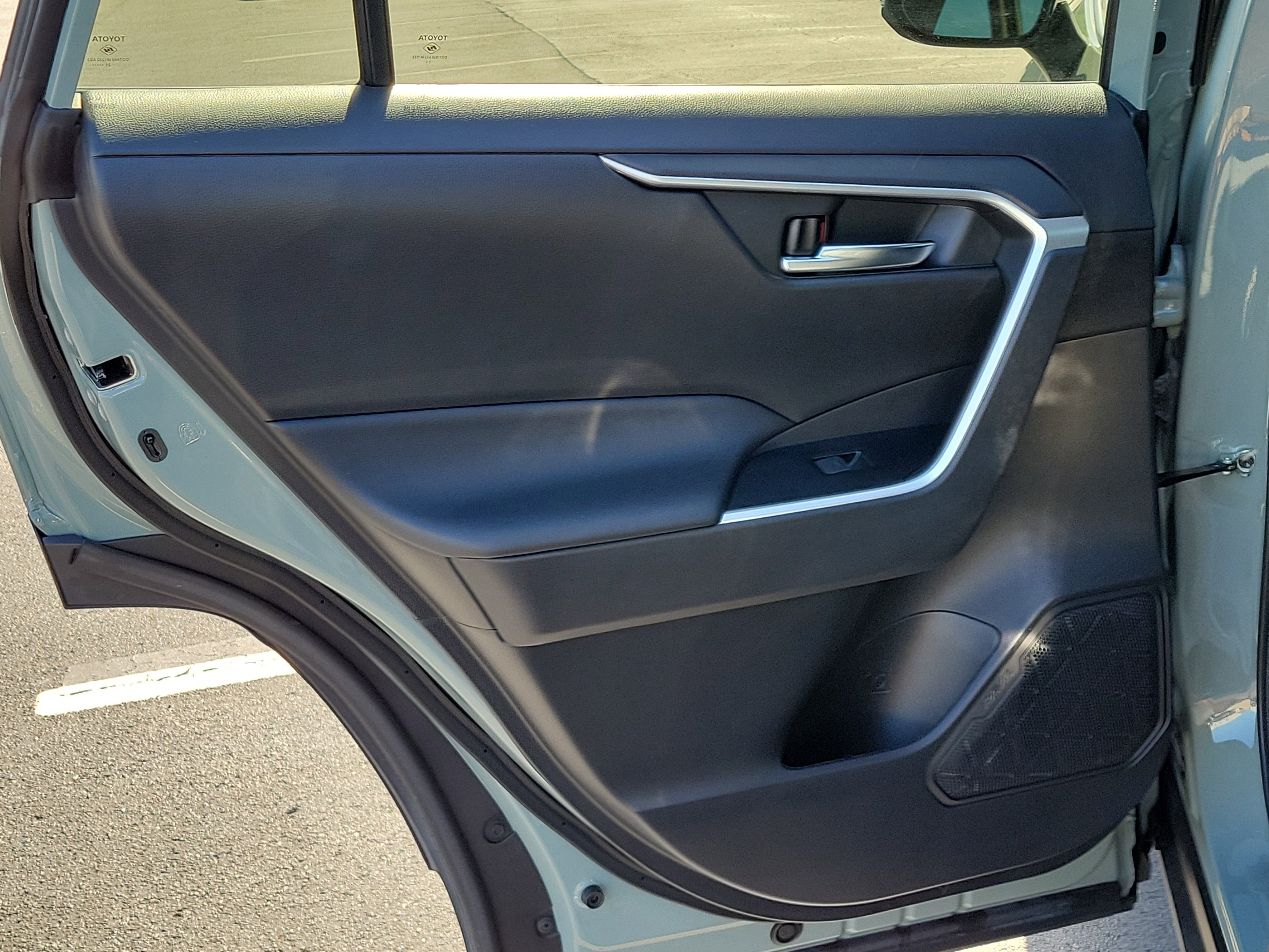 Used 2022 Toyota RAV4 XLE Premium image 13