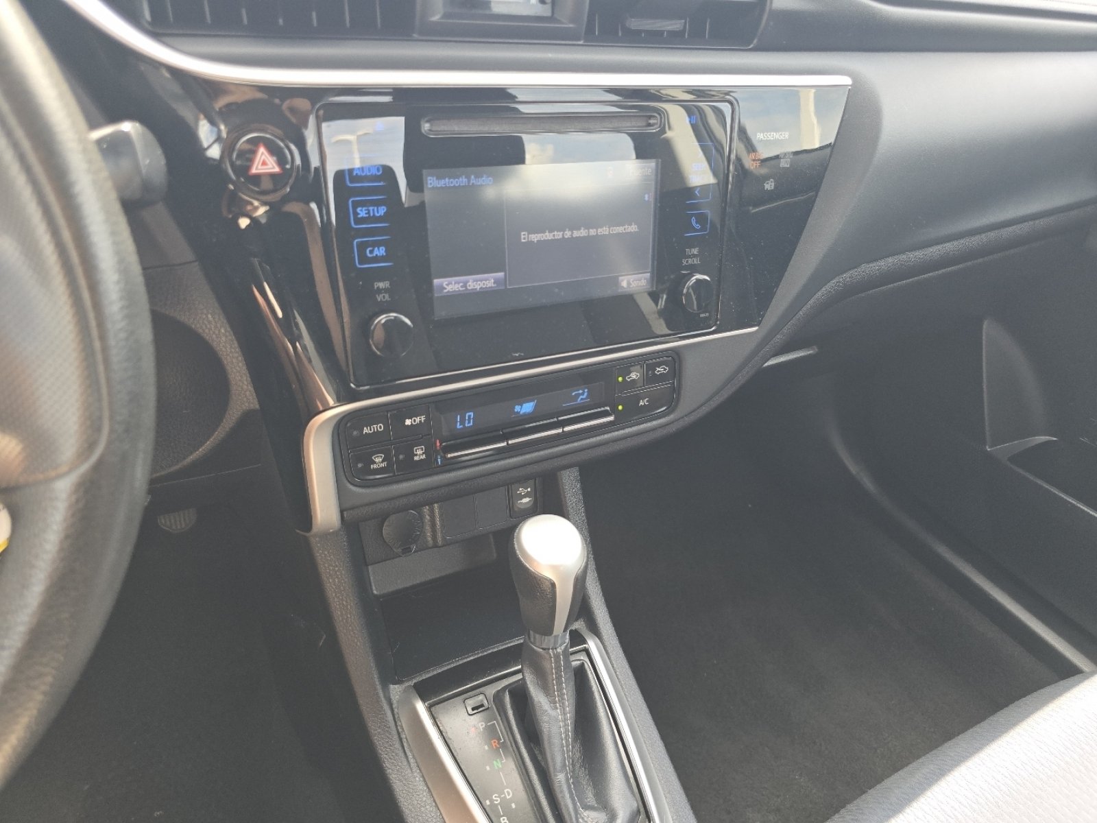 Used 2017 Toyota Corolla LE w/ Carpet Mat Package (TMS) FWD image 28