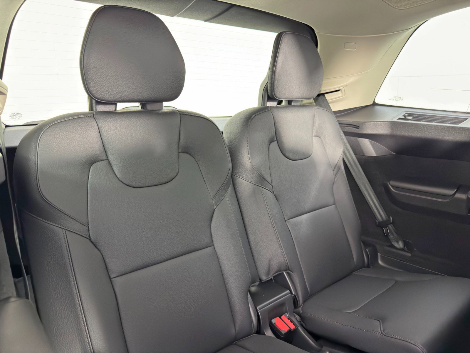 Used 2024 Volvo XC90 T8 Plus w/ Protection Package Premier image 41