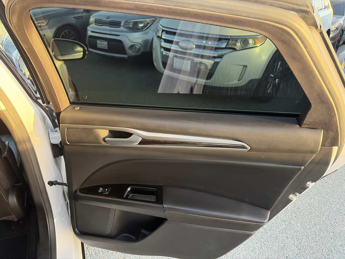 Used 2015 Ford Fusion SE w/ Equipment Group 502A FWD image 21