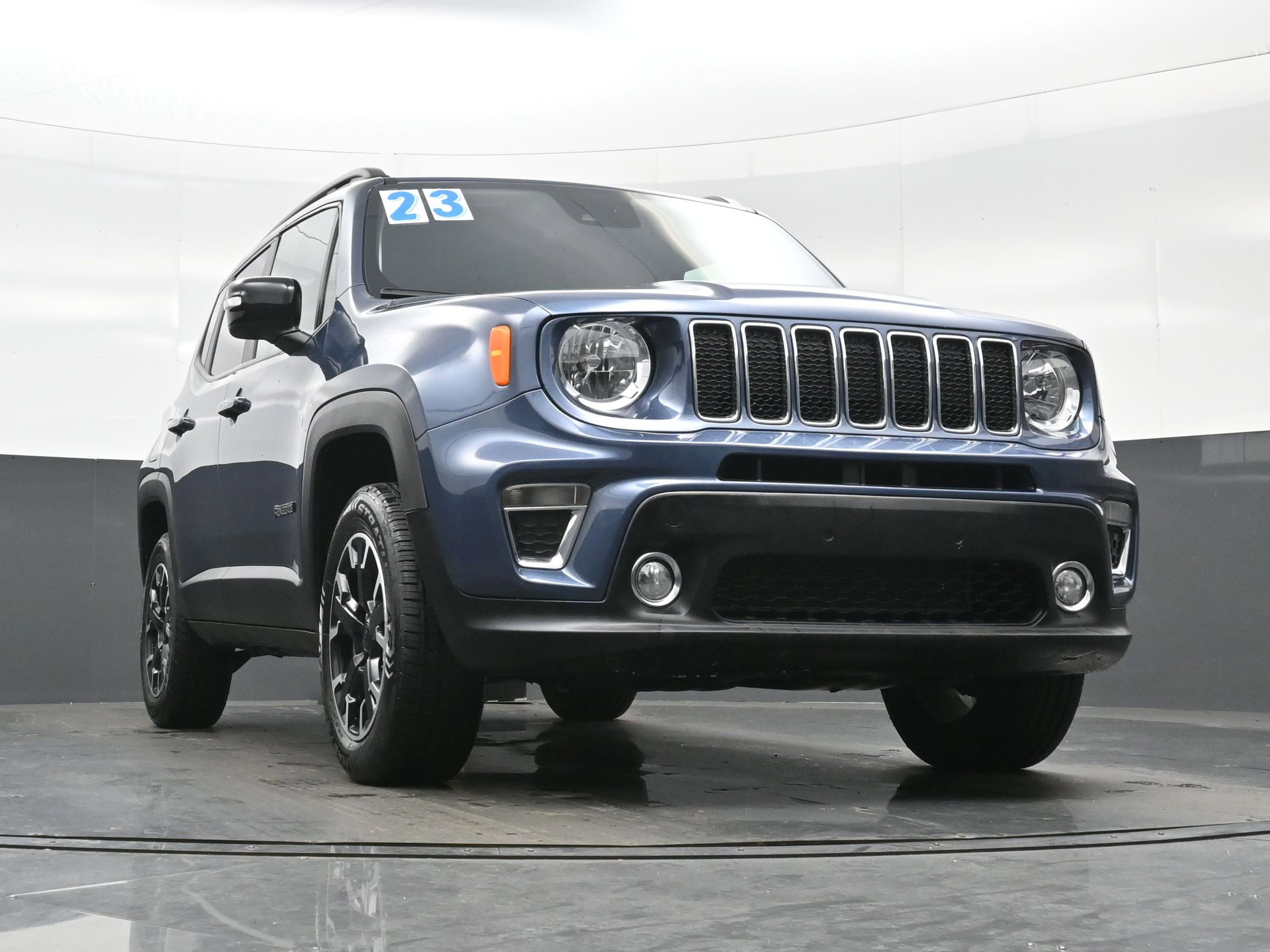 Used 2023 Jeep Renegade Latitude AWD/4WD image 30