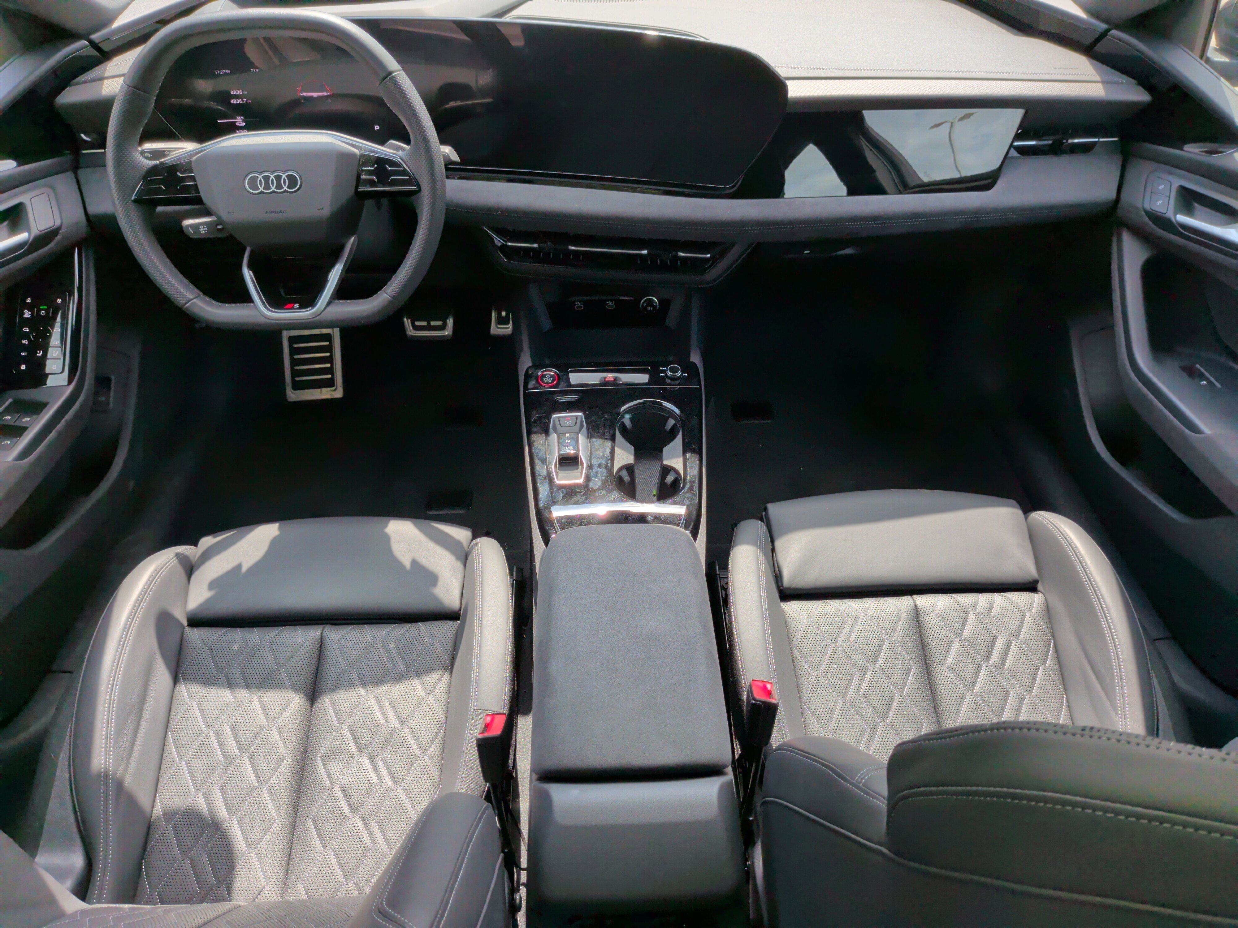 Used 2025 Audi S6 e-tron Premium Plus w/ Premium Plus image 32