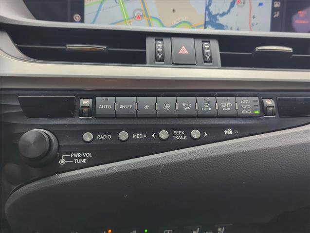 Used 2019 Lexus ES 300h w/ Accessory Package 2 image 21