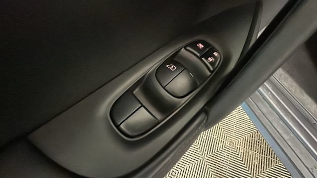 Used 2020 Nissan Rogue S FWD image 10