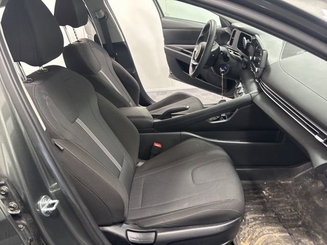 Used 2025 Hyundai Elantra SE image 18