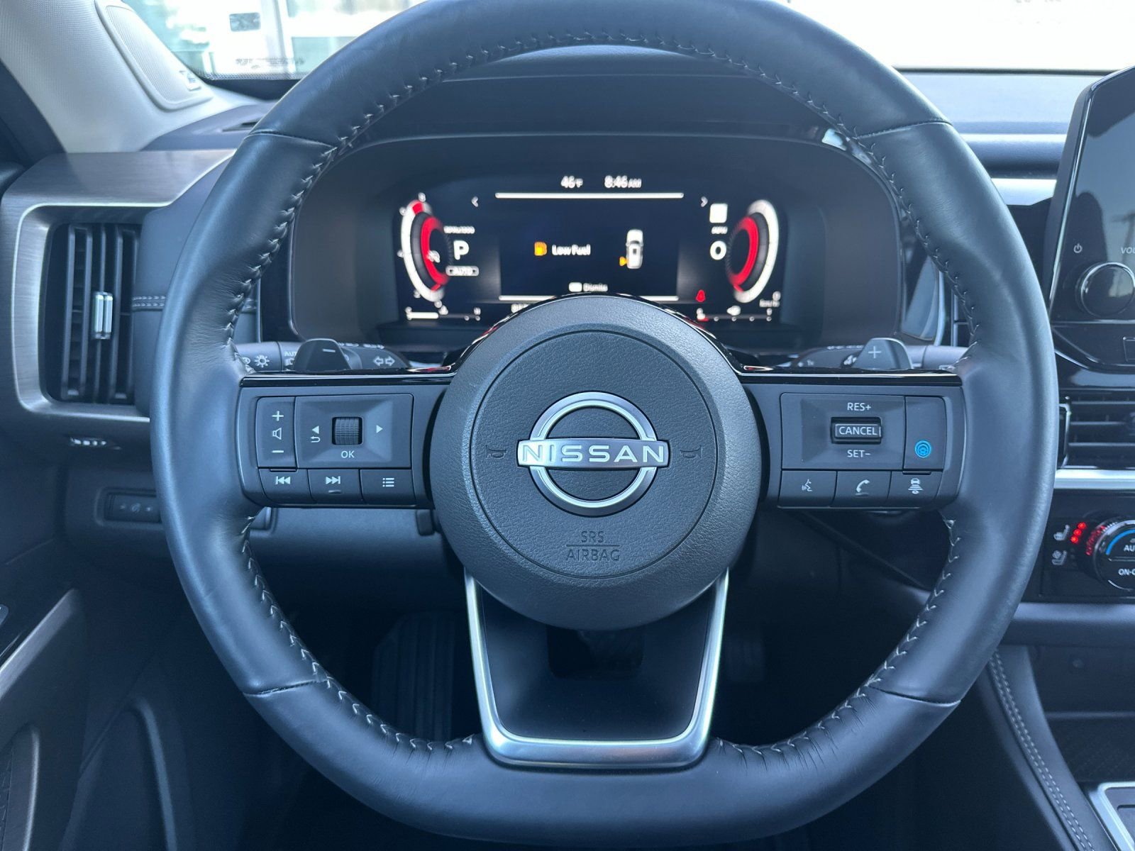 Used 2025 Nissan Pathfinder Platinum image 27