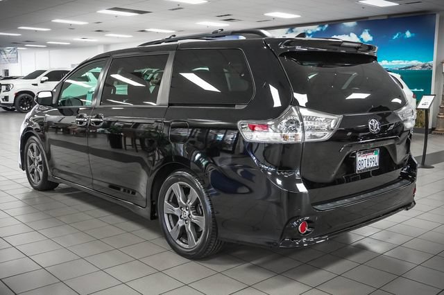 Used 2020 Toyota Sienna SE Premium FWD image 8