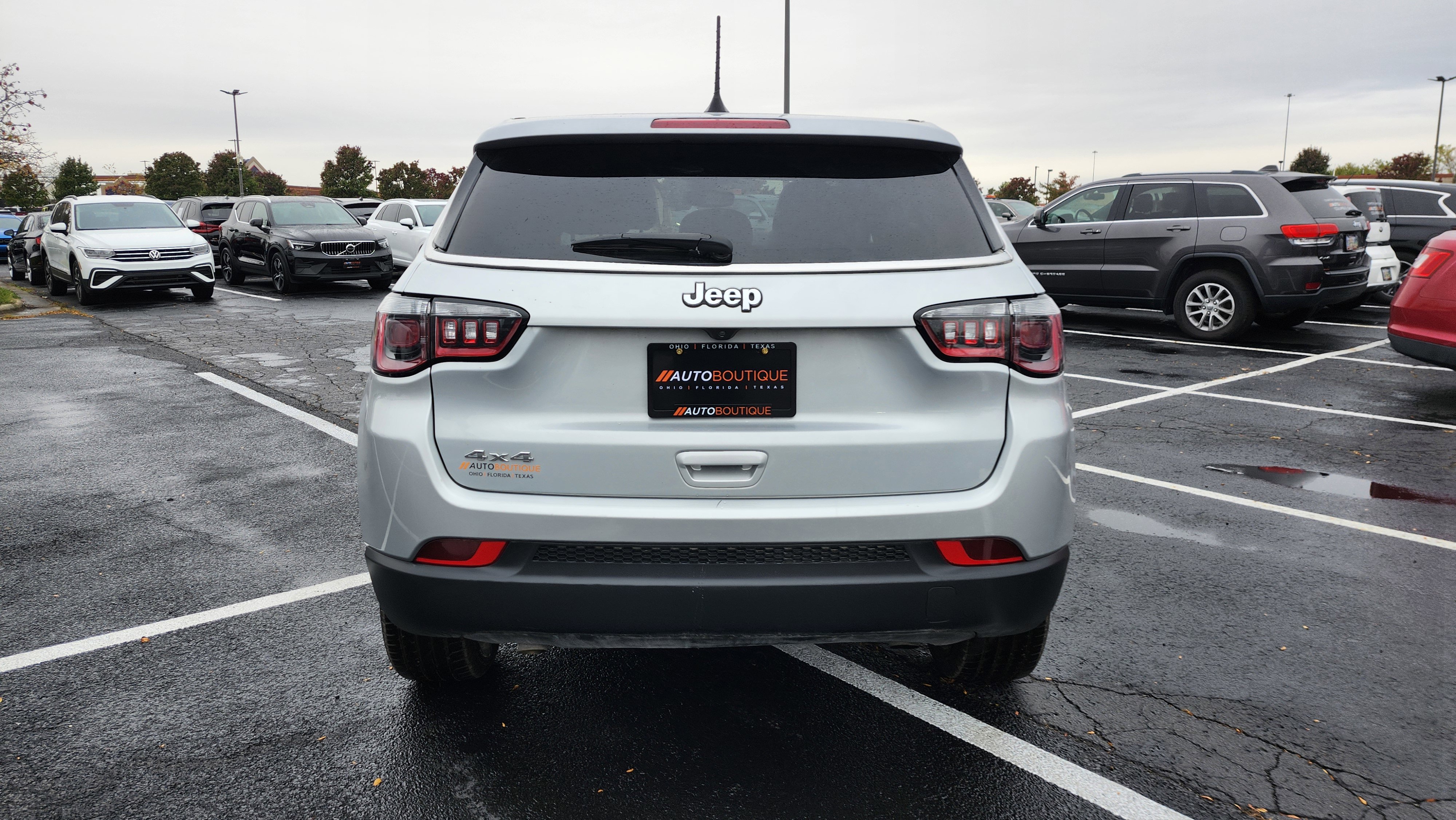 Used 2025 Jeep Compass Sport image 9