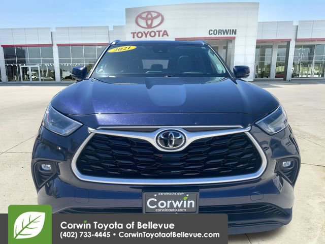Used 2021 Toyota Highlander XLE AWD/4WD image 8