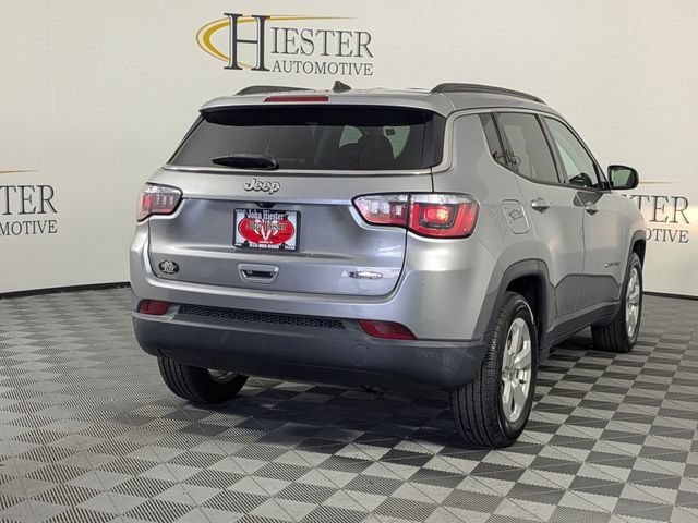 Used 2019 Jeep Compass Latitude w/ Popular Equipment Group FWD image 2