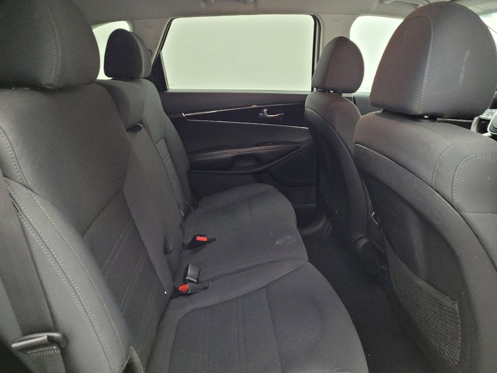 Used 2020 Kia Sorento LX image 19