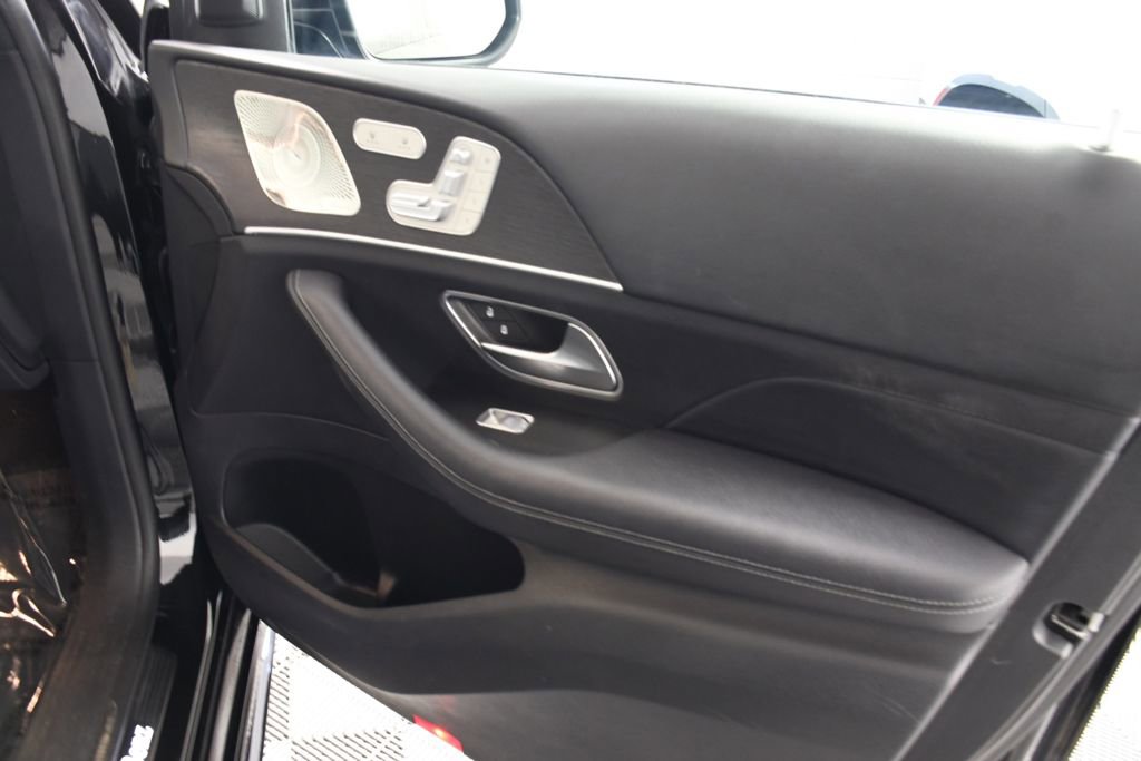 Used 2022 Mercedes-Benz GLS 450 4MATIC image 17