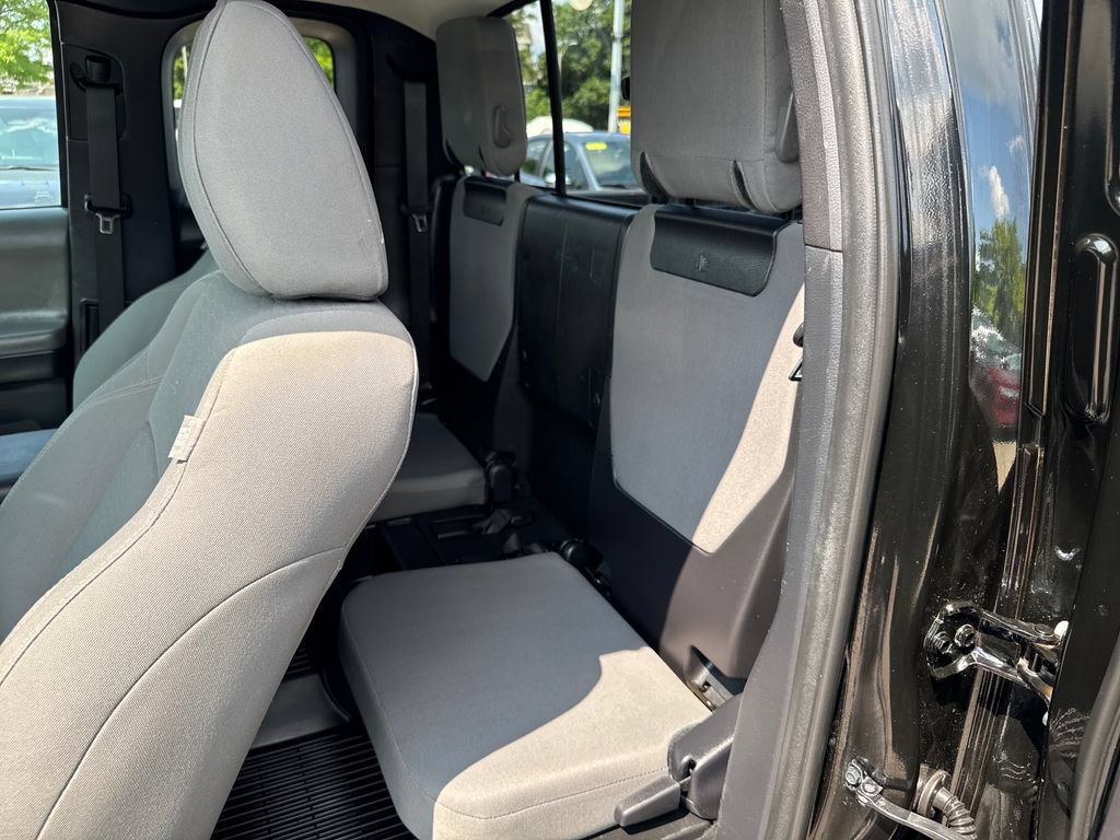 Used 2018 Toyota Tacoma SR5 AWD/4WD image 35