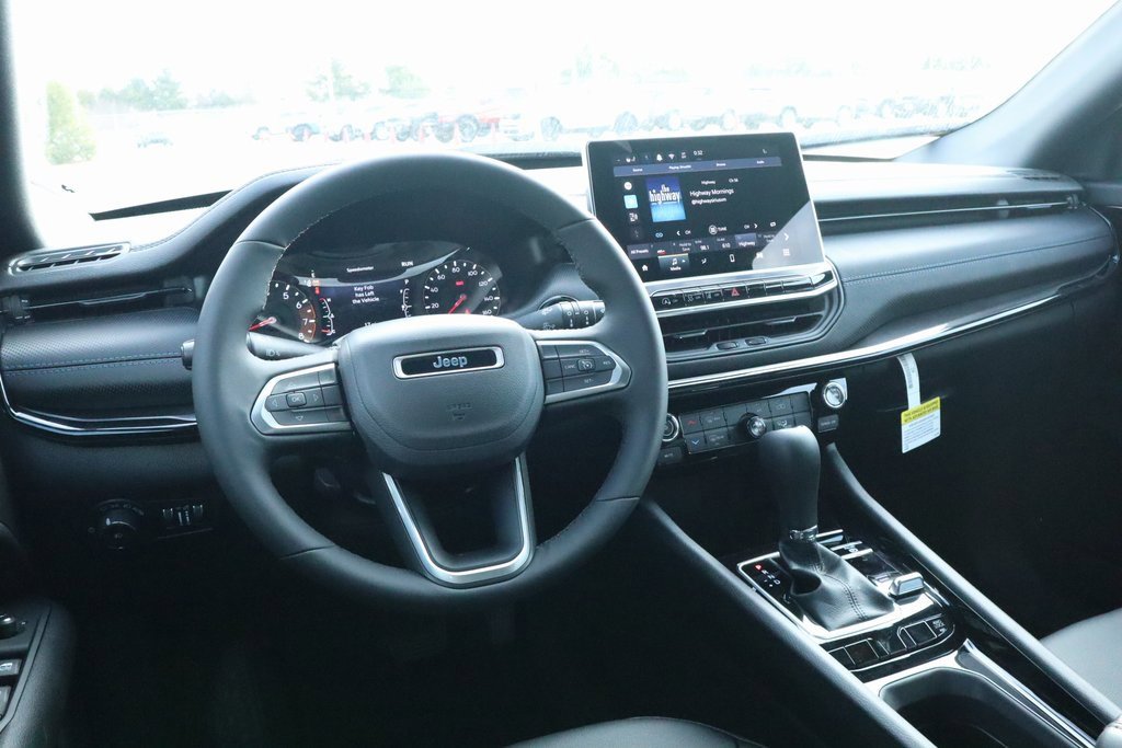 New 2026 Jeep Compass Latitude image 2